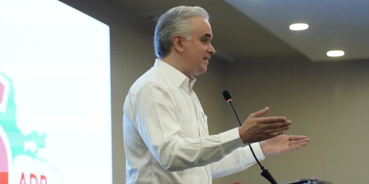 Luis Miguel De Camps reafirma compromiso con el magisterio y llama a garantizar la continuidad educativa durante congreso de la ADP