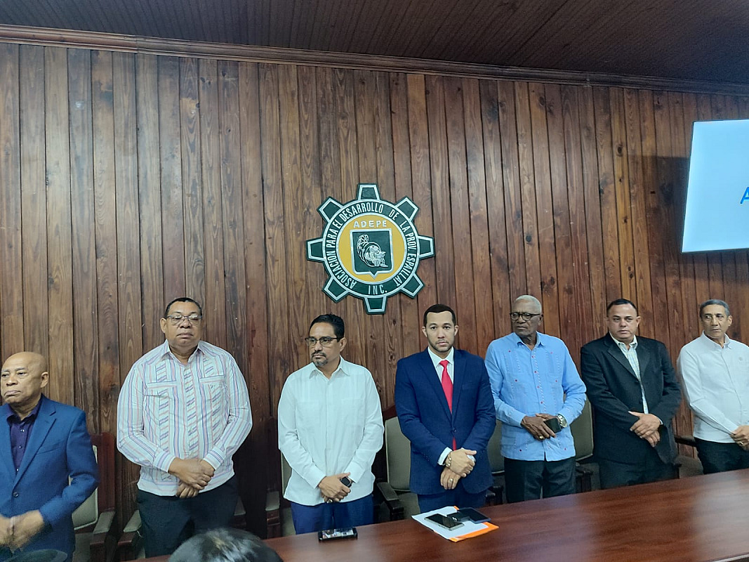 ¡Le estás robando a las familias dominicanas!": El cruce en El Despertador terminó en un escándalo total. Héctor Valdez Albizu abandonó el estudio en