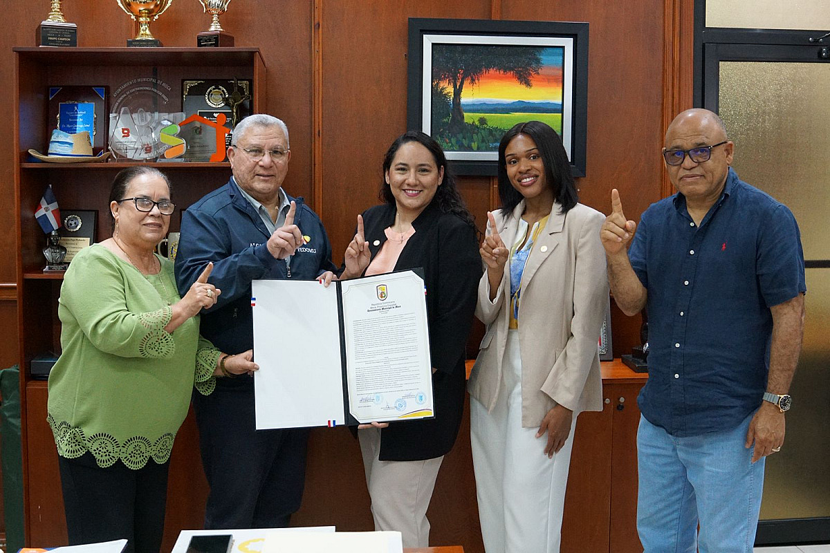 ALCALDÍA DE MOCA RECIBE COMISIÓN INTERNACIONAL DE HWPL