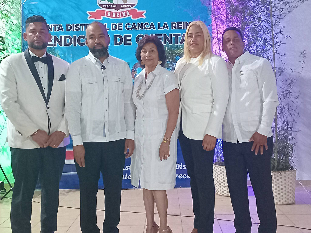 LLUVIA NO IMPIDE PRESENTACIÓN  MEMORIAS DE VICTOR  BRETÓN EN CANCA LA REINA.