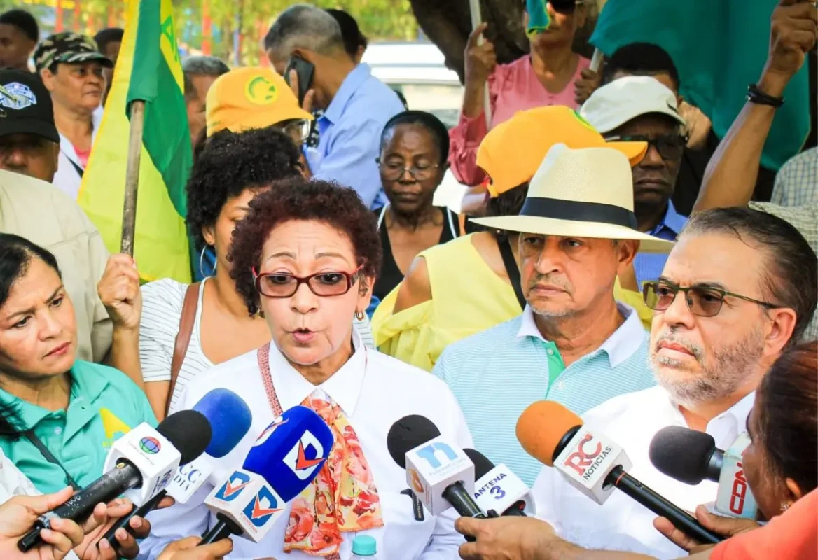 Frente Amplio y Alianza País rinden homenaje a Mauricio Báez