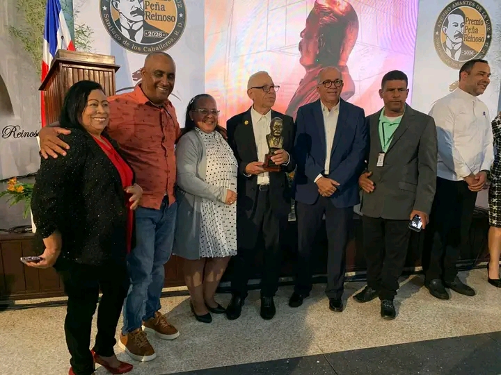Ateneo Amantes de la Luz reconoce a figuras ejemplares del país con el Premio Peña y Reinoso al Magisterio Nacional