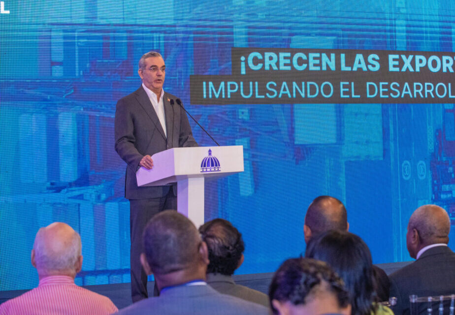 Abinader crea comisión ejecutiva  para la Transformación Educativa