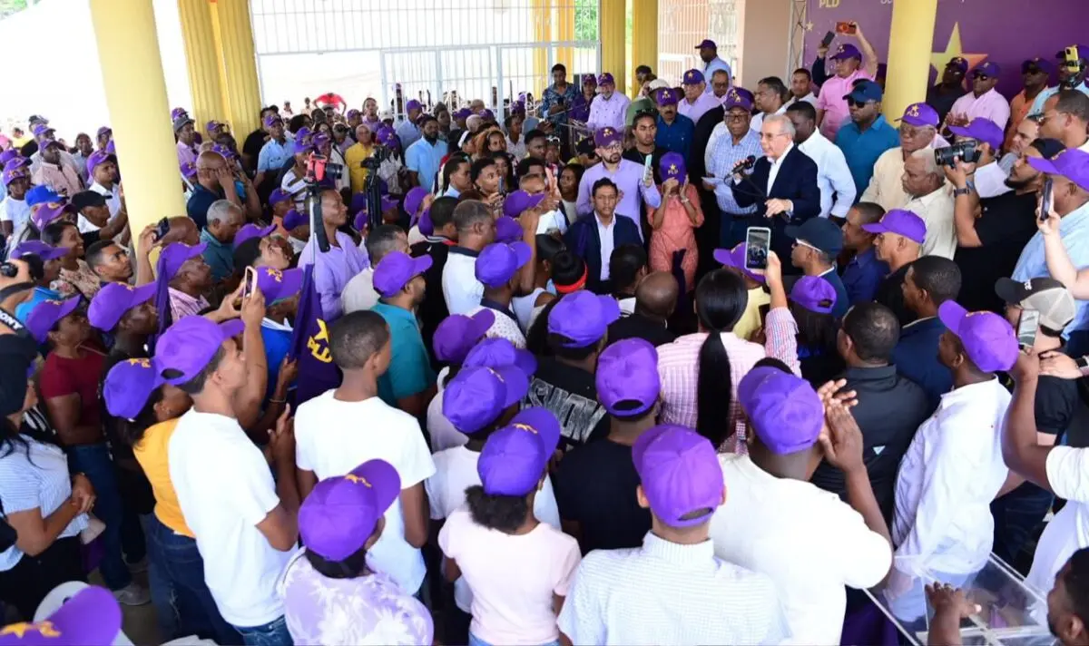 Danilo Medina dice en Elías Piña que el PLD está compitiendo
