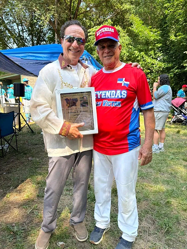 Alcalde Pedro Estrella participa del 6 to Encuentro Leyenda Del Softball San Víctor en el Lincoln Park New Jersey