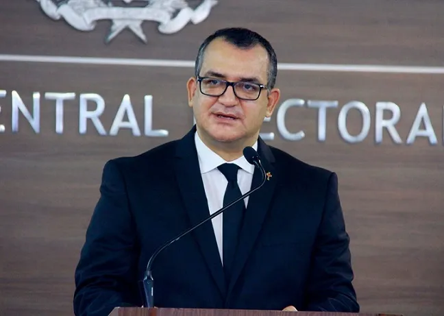 Reglamento de encuestas electorales sigue vigente, presidente JCE aclara no ha sido suspendido