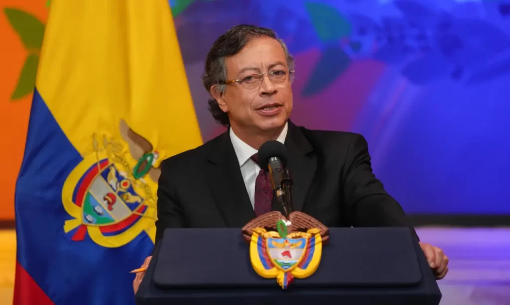 Petro demanda nulidad elección presidencial en Colombia