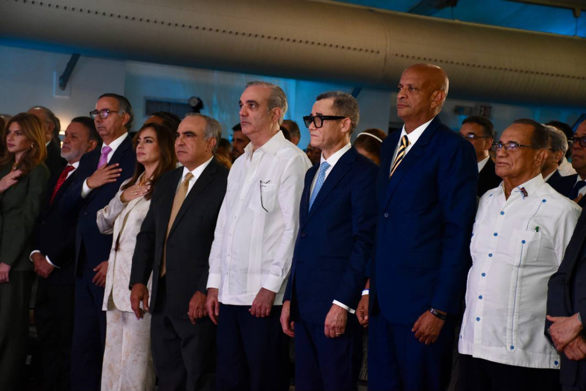 El presidente Luis Abinader encabezó la ceremonia junto al ministro de Trabajo, Eddy Olivares Ortega