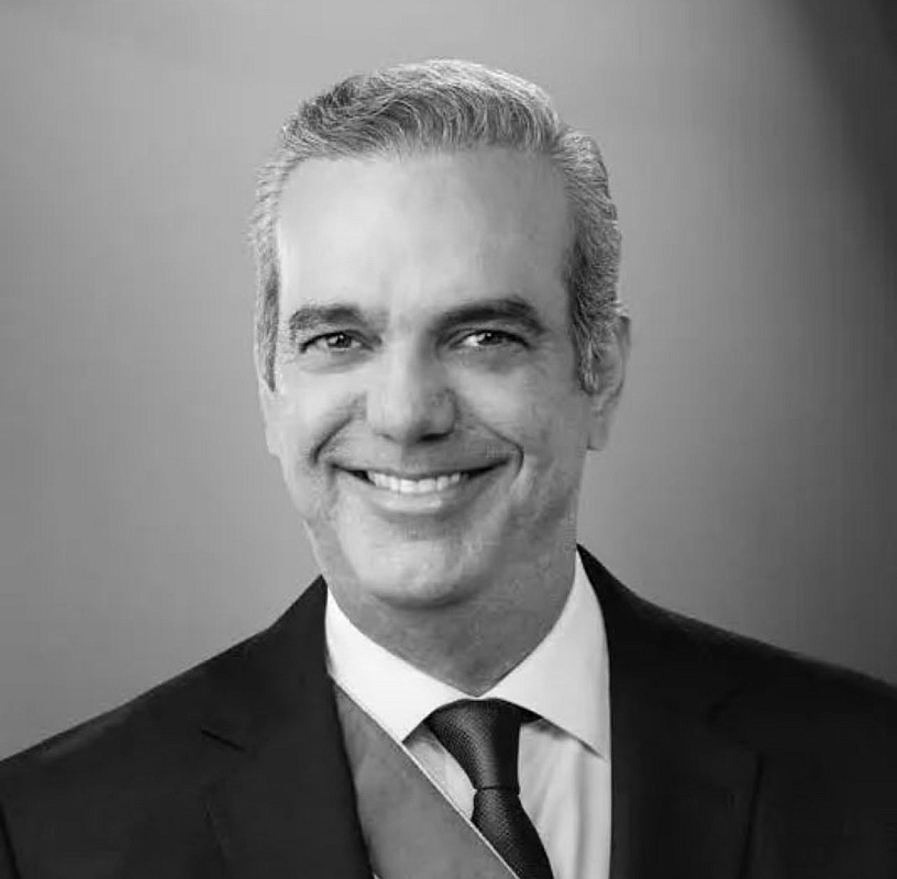 Luis Abinader participara en toma de posición nuevo Obispo