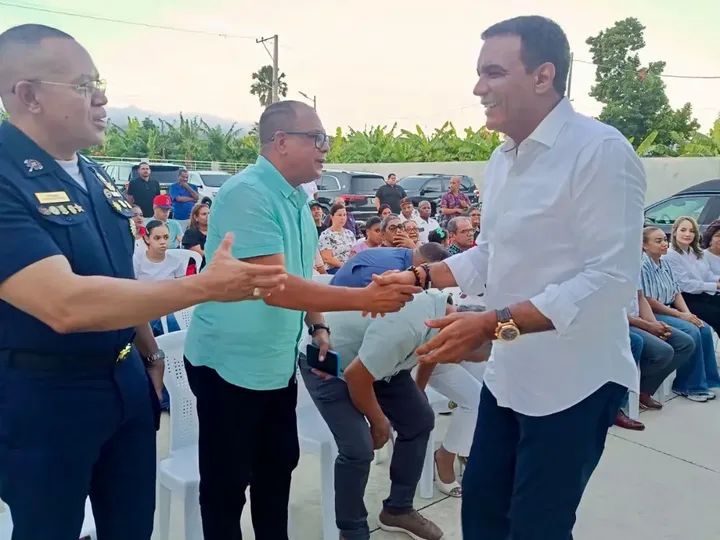 Este fin de semana acompañé la entrega de un carro fúnebre a la Funeraria Municipal del Distrito Municipal de Canca La Reina,