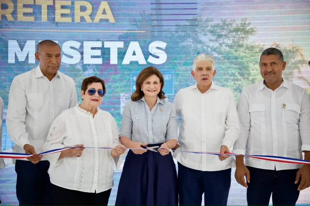 Raquel Peña inaugura carretera Las Mesetas en El Seibo