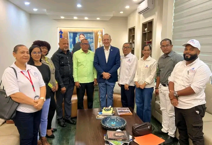 Comunidad Segura se encuentra con Alcalde de Santoago.
