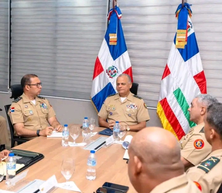 Ministro de Defensa encabesa reunion