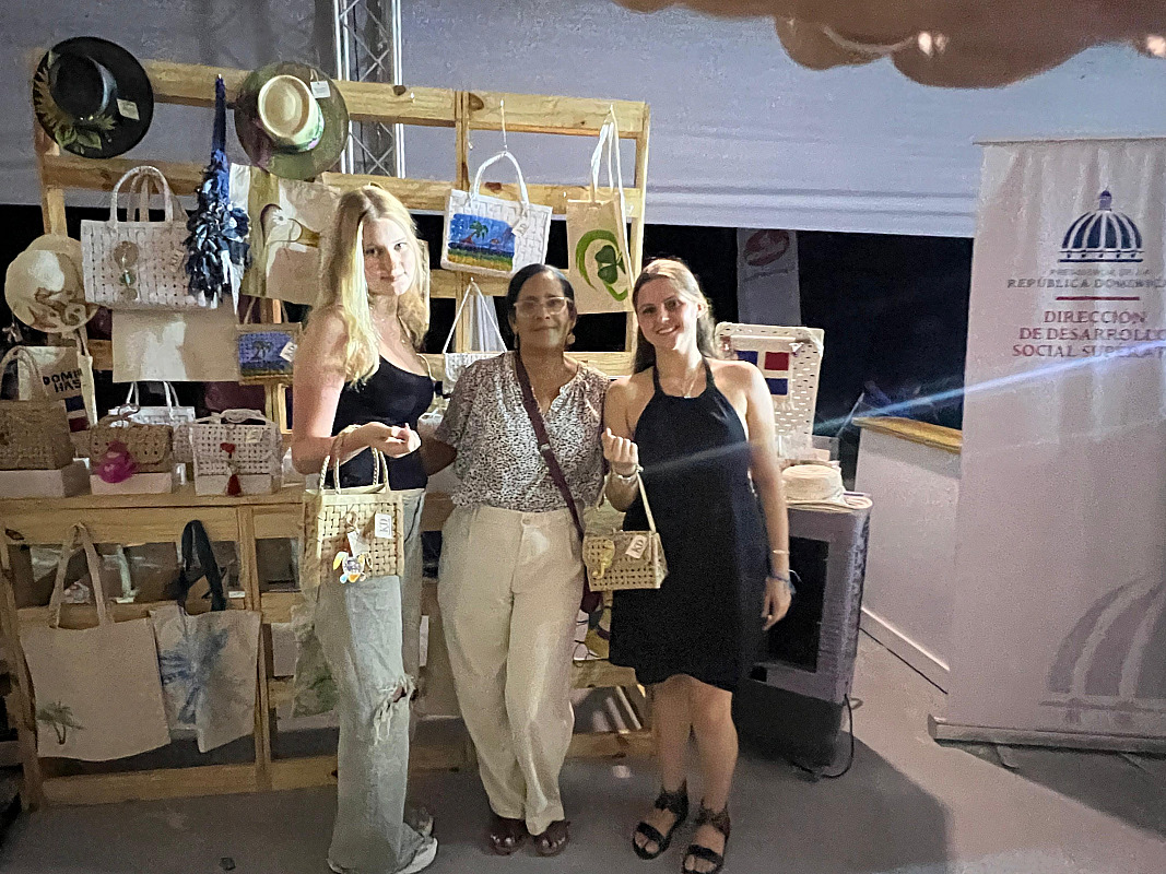 Supérate promueve la artesanía local en el Punta Rucia Lobster Festival