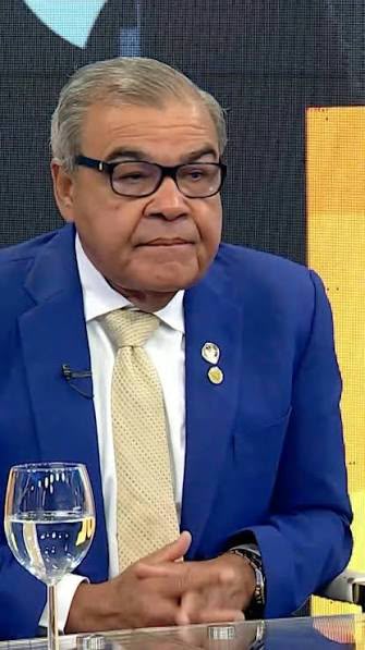 Reconocen a Senén Caba en Nagua por sus aportes a la práctica médica nacional